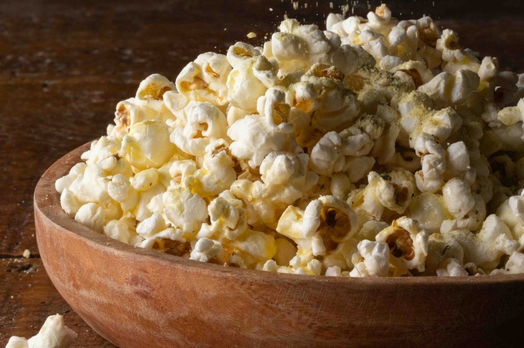 Buttery Garlic Salt Popcorn